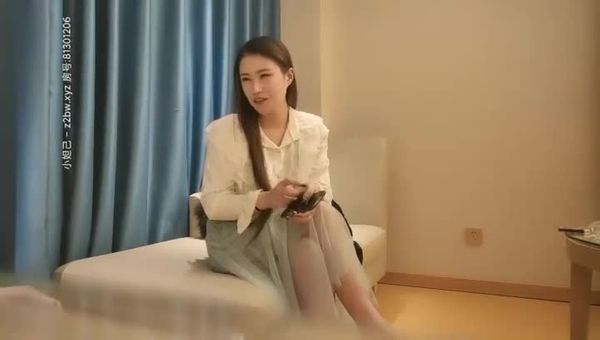 壹屌探花 约了两个骚气少妇性感黑丝短裙双飞啪啪，双女沙发调情互摸口交轮着大力猛操