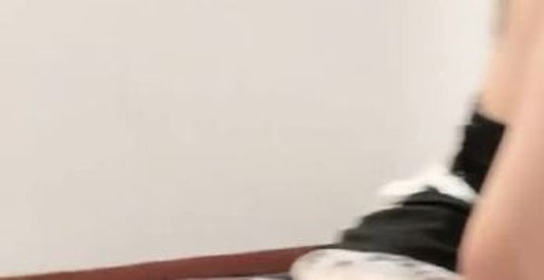 【大秀直播】三个身材都不错的大美人 翘着美臀对着小哥 让他随便操 小哥先挑最好看的妖艳少妇轮干-2