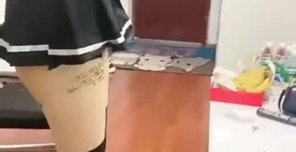 【激情约啪-黑丝性感御姐】中分女神，爱了爱了，老骚啦，小穴里面粉白粉白的，无套干到高潮，内射!