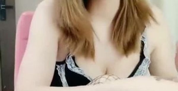 【激情自慰】黑丝女仆逼逼吸烟，扩阴器看逼，道具双插菊花和骚逼，让菊花吞鸡蛋然后再吐出来