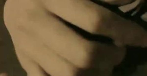 【AVOVE户外车震】风骚小御姐乡间小路上，边车震边欣赏田园风光，声声发浪娇喘，无毛粉嫩鲍鱼水多求无套，柳腰乱扭魅惑人心