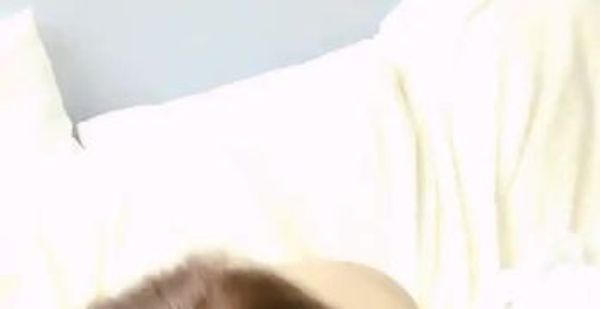 【激情自慰-长相甜美极品萌妹】大尺度道具自慰，情趣装揉捏奶子慢慢脱掉，假屌摩擦逼逼插入，翘起大屁股骑乘抽插