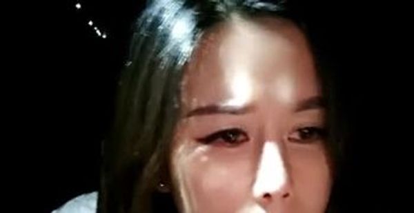 【激情约啪-户外车震】气质御姐跟小哥出来玩车震，开着车就给狼友看骚逼特写，停在路边口交大鸡巴，无套插入爆草浪荡呻吟貌似内射