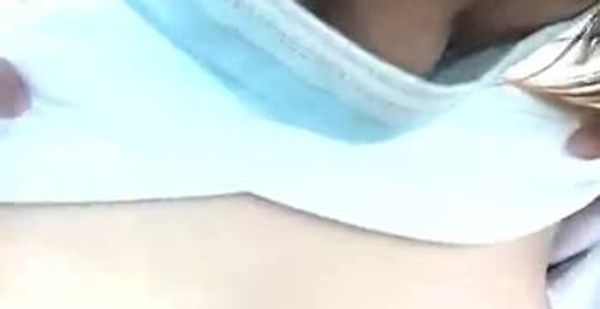 【激情约啪-户外勾引】小哥一路尾随骚逼户外激情漏出骚奶子玩奶头，深喉口交露脸骚逼直接抠她，扒光了骚逼和菊花两根手指一起捅