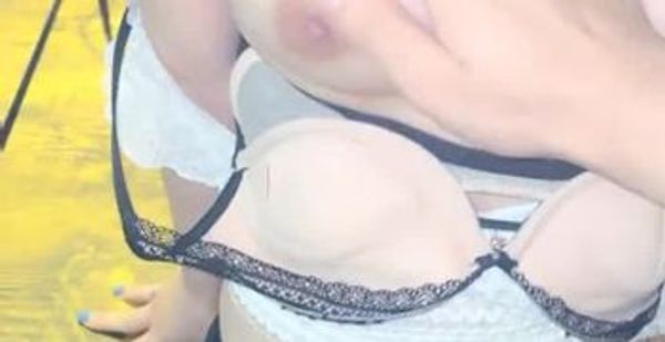 超正点闺蜜黑丝JK少女制服 身材超顶轮流按在键盘上日