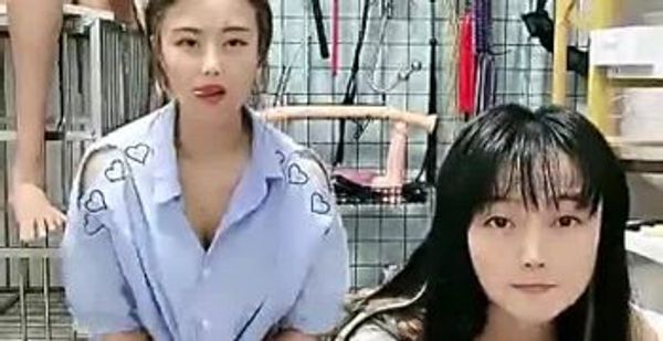 【帝哥调教-SM圈大佬重出江湖】2021-5-27，调教少妇萝莉，露脸小母狗，道具琳琅满目，刺激劲爆