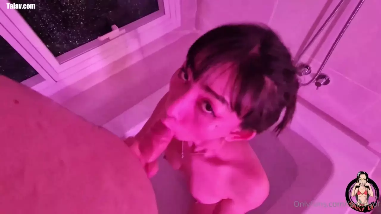 Onlyfans 华人网黄反差骚货【李月如】OF私拍鸳鸯浴前先给白大屌来一发口爆