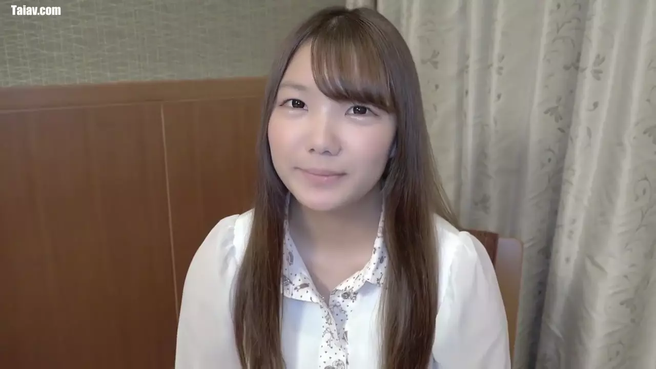FC2PPV 4647576 热爱性爱的 19 岁苗条女大生刺激阴蒂折磨潮吹大量中出