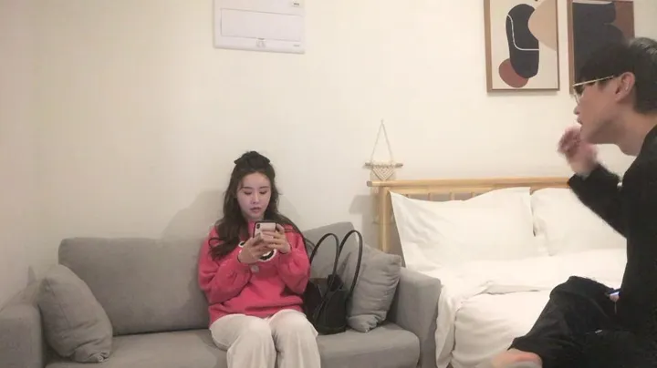 【小北探花】红衣外围小姐姐，性感情趣吊带黑丝内衣，舔逼扣穴，抬腿侧入大力抽插猛操