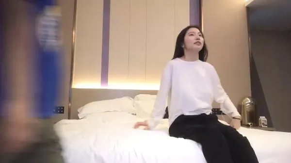 【小宝探花】骚气外围妹子 舌吻调情69姿势交上位骑坐大力猛操。