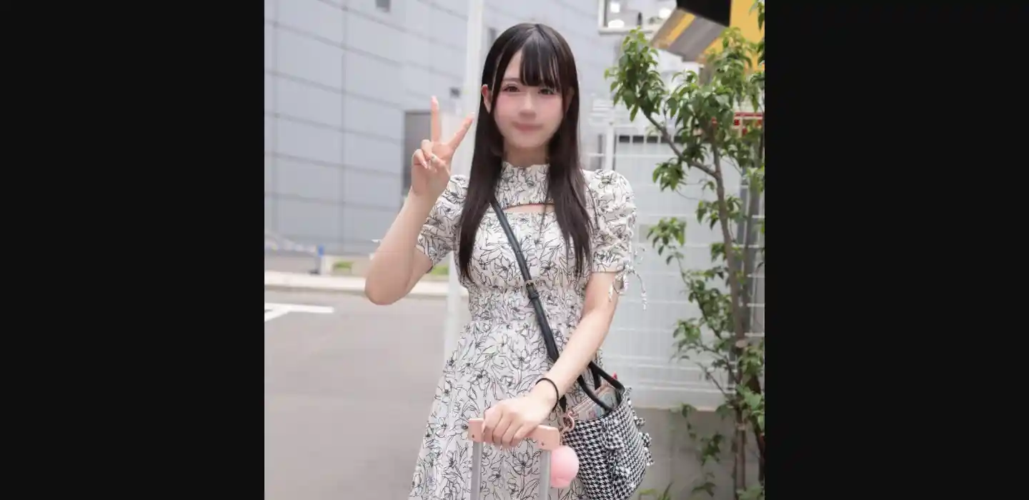 FC2PPV 4773787 肤白美丽学生被巨根猛烈插入 精液被灌进她剃光的阴户里