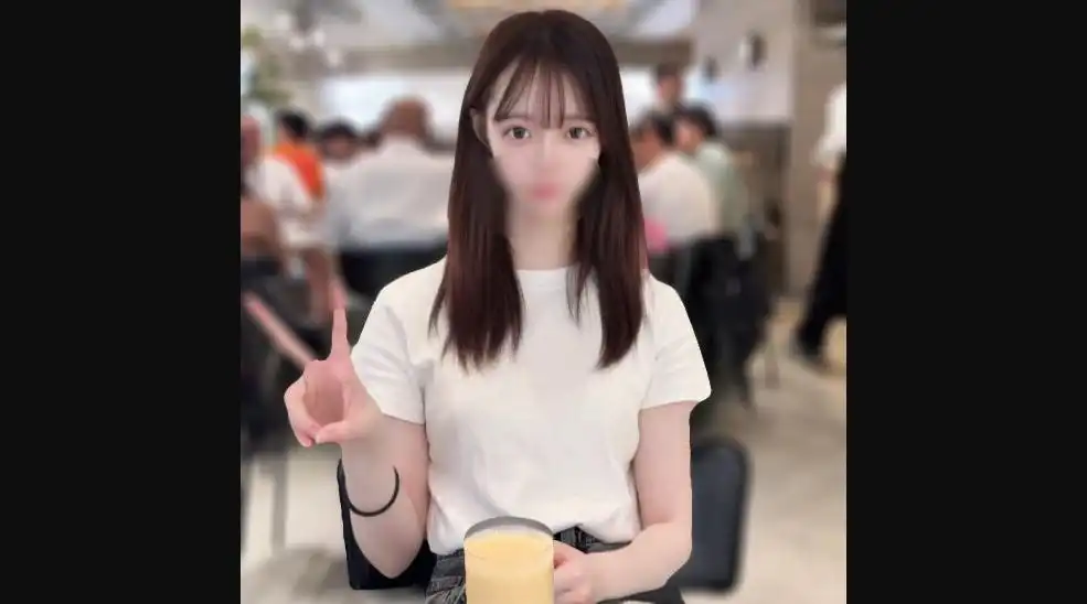 FC2PPV 4805672 可爱肤白女大生在危险日被内射一半才拔出来